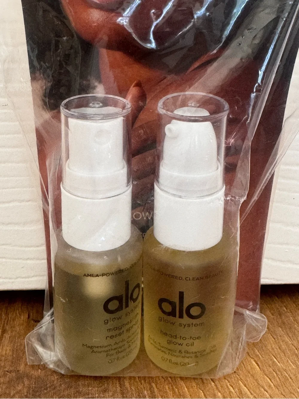 Alo Yoga beauty mini glow spray duo glow & chill system